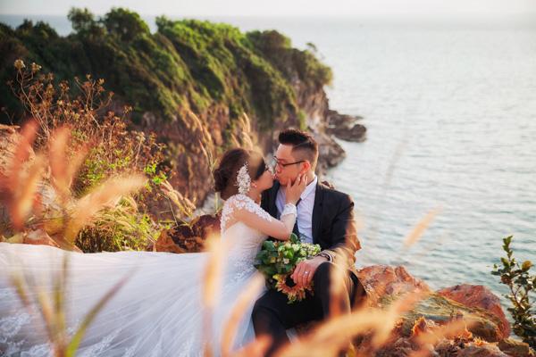 10 năm yêu nhau chưa từng được nhận 1 bó hoa, cô nàng vẫn quyết theo chàng về dinh 10 năm yêu nhau chưa từng được nhận 1 bó hoa, cô nàng vẫn quyết theo chàng về dinh